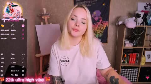 Snapshot of marcelinepeach chatting on January 2, 2025, 11:09 am Sara online show from January 2, 2025, 11:09 am