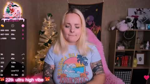 Snapshot of marcelinepeach chatting on January 3, 2025, 1:36 pm Sara online show from January 3, 2025, 1:36 pm