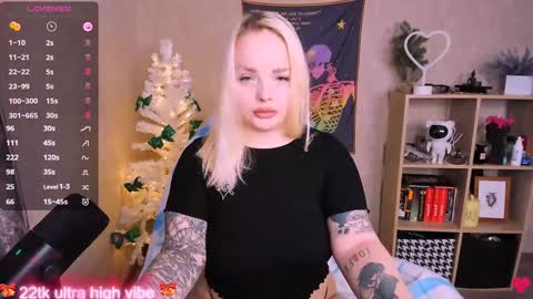Snapshot of marcelinepeach chatting on January 10, 2025, 8:18 am Sara online show from January 10, 2025, 8:18 am