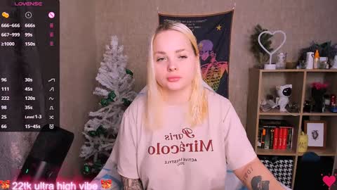 Snapshot of marcelinepeach chatting on January 14, 2025, 12:24 pm Sara online show from January 14, 2025, 12:24 pm