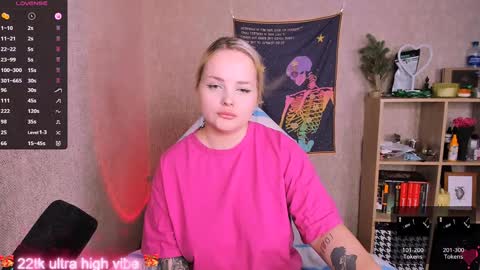 Snapshot of marcelinepeach chatting on January 24, 2025, 12:10 pm Sara online show from January 24, 2025, 12:10 pm