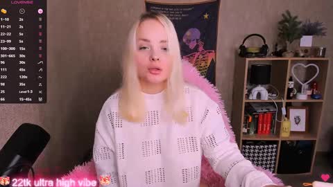 Snapshot of marcelinepeach chatting on January 28, 2025, 8:26 pm Sara online show from January 28, 2025, 8:26 pm