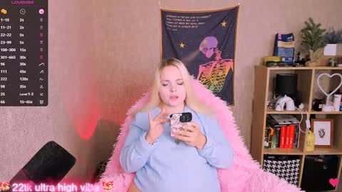 Snapshot of marcelinepeach chatting on January 30, 2025, 4:24 pm Sara online show from January 30, 2025, 4:24 pm