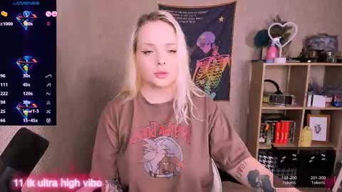 Snapshot of marcelinepeach chatting on February 18, 2025, 1:22 pm Sara online show from February 18, 2025, 1:22 pm