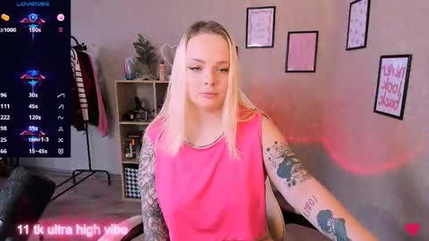 Snapshot of marcelinepeach chatting on February 20, 2025, 11:31 am Sara online show from February 20, 2025, 11:31 am