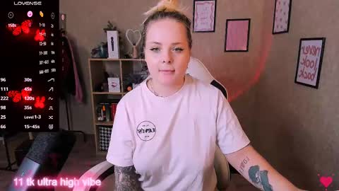 Snapshot of marcelinepeach chatting on February 23, 2025, 5:29 pm Sara online show from February 23, 2025, 5:29 pm