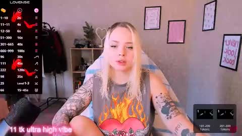 Snapshot of marcelinepeach chatting on February 28, 2025, 9:04 am Sara online show from February 28, 2025, 9:04 am