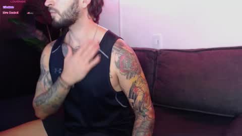 marco_allison43 online show from September 28, 2025, 10:37 pm