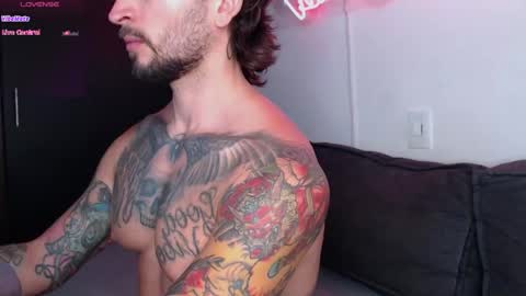 marco_allison43 online show from May 5, 2026, 6:05 pm