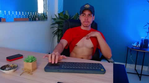 Snapshot of marcus_hanks chatting on February 28, 2025, 12:43 am Marcus Hanks online show from February 28, 2025, 12:43 am