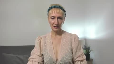 Snapshot of margaretmature chatting on September 19, 2025, 12:06 pm margaretmature online show from September 19, 2025, 12:06 pm