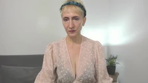 Snapshot of margaretmature chatting on October 3, 2025, 12:13 pm margaretmature online show from October 3, 2025, 12:13 pm