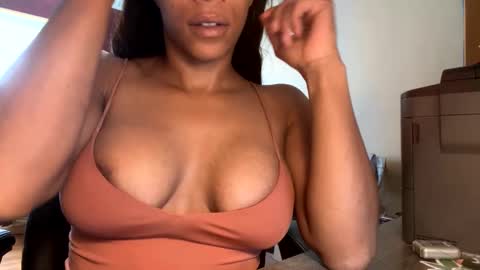 Snapshot of margaux_lumiere chatting on September 9, 2025, 10:09 pm margaux_lumiere online show from September 9, 2025, 10:09 pm