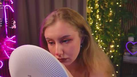 britney online show from December 19, 2025, 9:33 pm