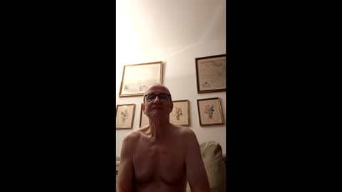 Snapshot of marginalie chatting on April 1, 2026, 3:51 am marginalie online show from April 1, 2026, 3:51 am