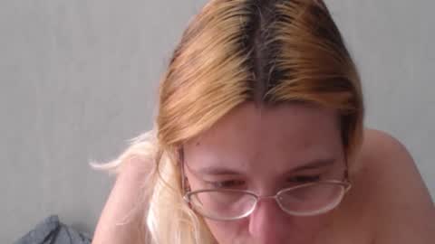 Snapshot of margo_shine chatting on September 12, 2025, 10:59 am margo_shine online show from September 12, 2025, 10:59 am