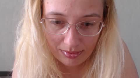 Snapshot of margo_shine chatting on September 15, 2025, 12:05 pm margo_shine online show from September 15, 2025, 12:05 pm