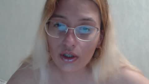 Snapshot of margo_shine chatting on September 21, 2025, 6:09 pm margo_shine online show from September 21, 2025, 6:09 pm