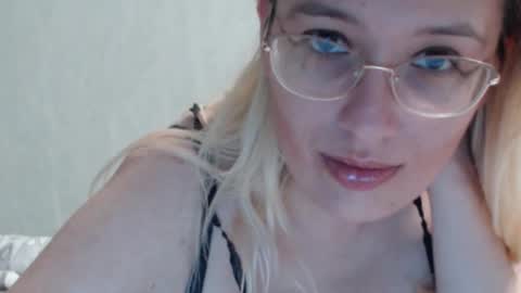 Snapshot of margo_shine chatting on October 30, 2025, 3:13 pm margo_shine online show from October 30, 2025, 3:13 pm