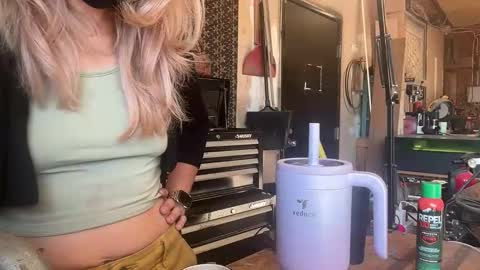 Elle online show from November 4, 2025, 2:49 pm