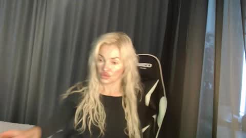 Snapshot of margoo_77 chatting on October 22, 2025, 9:31 am Margoo online show from October 22, 2025, 9:31 am