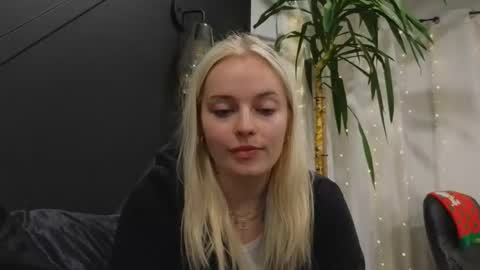 margot_robbie7 online show from January 14, 2025, 5:19 am
