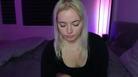 margot_robbie7 online show from October 13, 2025, 10:43 pm