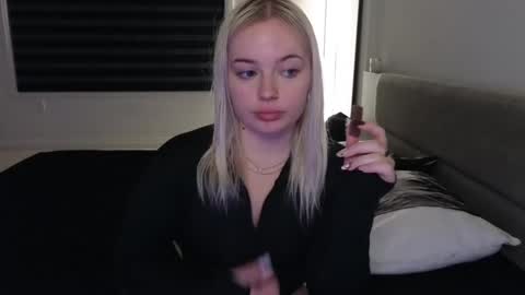 margot_robbie7 online show from November 3, 2025, 11:15 pm