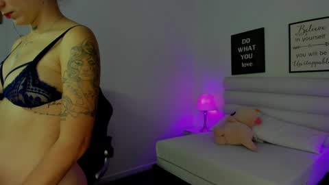 mari_salgado online show from December 14, 2024, 11:50 am