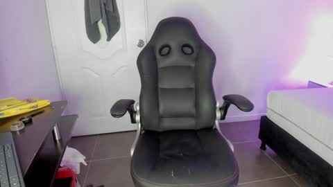 mari_salgado online show from December 26, 2024, 11:32 am