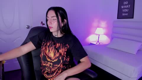 mari_salgado online show from January 12, 2025, 2:19 pm