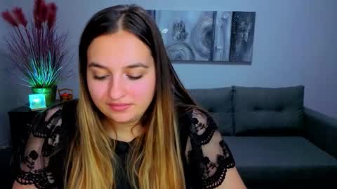 Snapshot of maria_bond chatting on November 17, 2025, 8:31 am Maria online show from November 17, 2025, 8:31 am