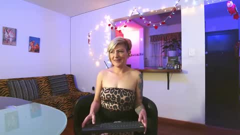 Maria fernanda online show from February 25, 2025, 2:03 am