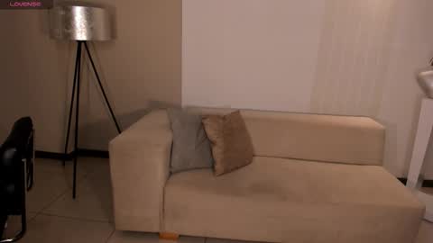 MARIA HERRERA  online show from October 18, 2025, 8:09 pm