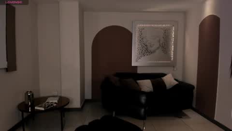 MARIA HERRERA  online show from November 9, 2025, 7:34 pm