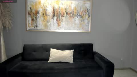 MARIA HERRERA  online show from December 14, 2025, 6:12 pm