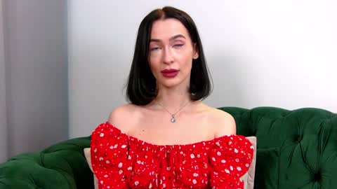 MariaMenson online show from December 6, 2024, 9:43 am