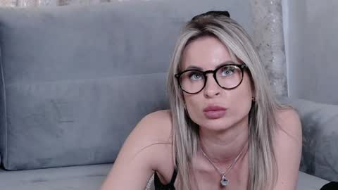 Snapshot of mariamilan_ chatting on December 26, 2024, 8:28 am Maria online show from December 26, 2024, 8:28 am