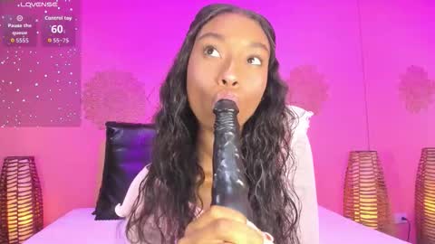 Snapshot of marian_reynolds chatting on October 25, 2025, 12:02 pm Marian Reynolds online show from October 25, 2025, 12:02 pm