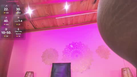 Snapshot of marian_reynolds chatting on October 31, 2025, 12:06 pm Marian Reynolds online show from October 31, 2025, 12:06 pm