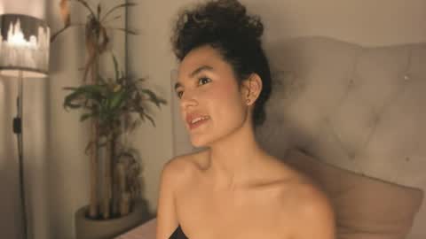 Snapshot of marian_skinny chatting on April 15, 2026, 9:48 pm Marian online show from April 15, 2026, 9:48 pm