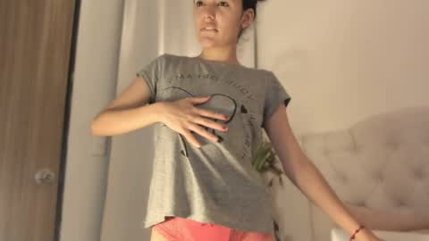 Snapshot of marian_skinny chatting on April 19, 2026, 5:29 am Marian online show from April 19, 2026, 5:29 am