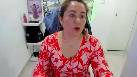 mariana01_m online show from May 7, 2026, 12:43 pm