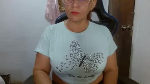 mariana995649 online show from February 1, 2025, 11:16 pm