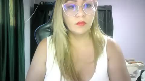 mariana995649 online show from September 13, 2025, 9:25 pm