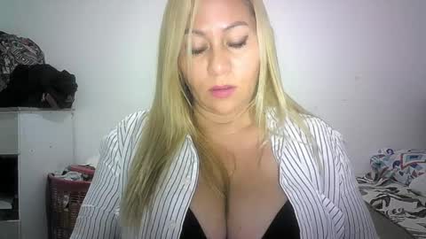 mariana995649 online show from May 7, 2026, 3:06 pm