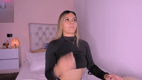 Snapshot of mariana__roe chatting on February 28, 2025, 6:32 am Mariana Roe online show from February 28, 2025, 6:32 am