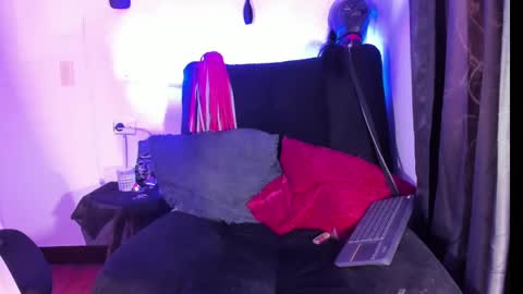 mariana_fadulf_ online show from January 3, 2025, 1:03 pm