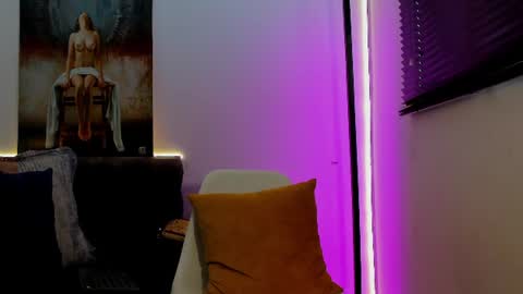 Mariana Angel online show from August 3, 2026, 2:11 pm