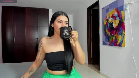 Snapshot of marianaandvalen chatting on April 15, 2026, 11:06 am MARIANA Y VALENTINA online show from April 15, 2026, 11:06 am
